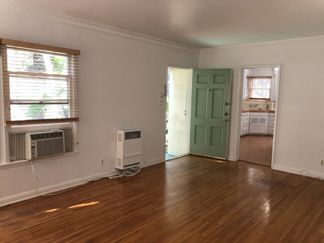 Building Photo - 4224 Los Feliz Blvd