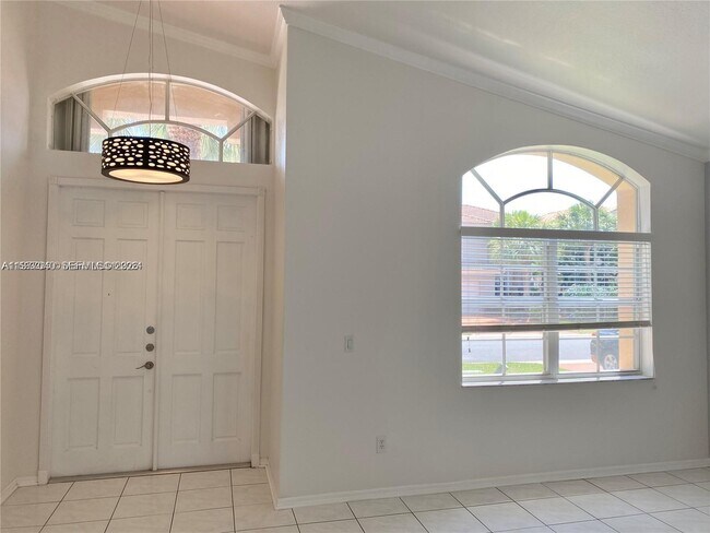 Building Photo - 15627 SW 16th Ct