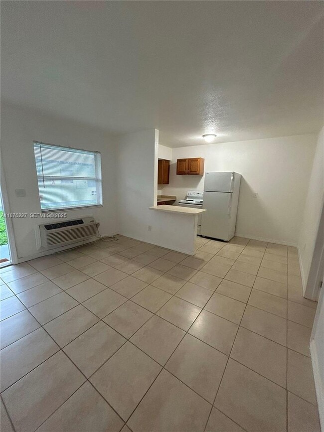 Building Photo - 1119 NE 15th St