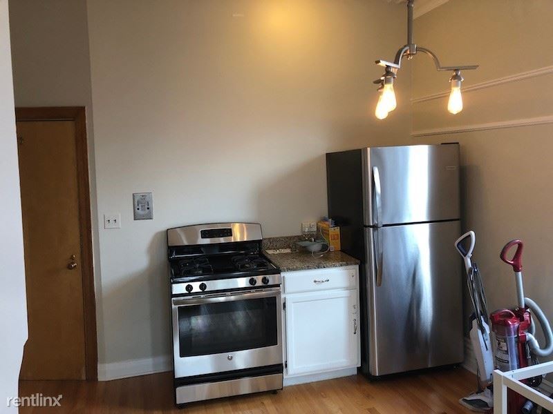 Primary Photo - 1801 N Lincoln Park W