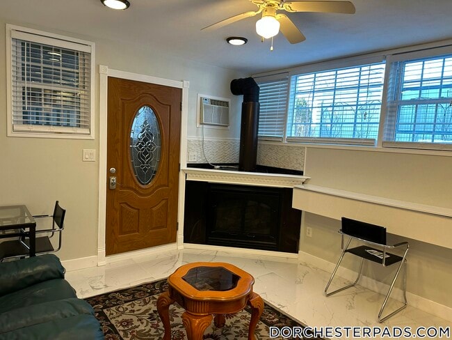 Foto del edificio - 235 Savin Hill Ave