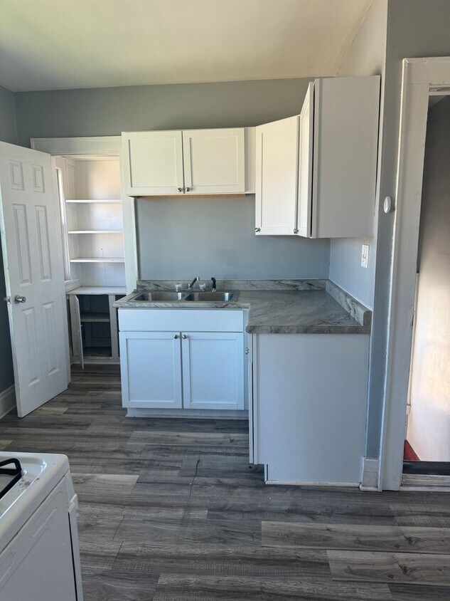 Primary Photo - 2221 50th St