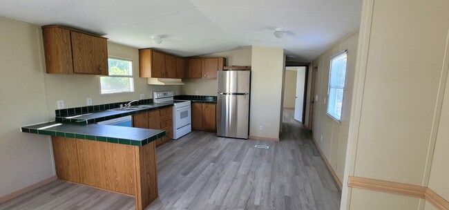 Building Photo - NEW LISTING!!!! Dont Miss Out