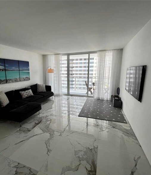 Building Photo - 2030 S Ocean Dr