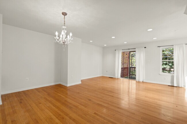 Foto del edificio - 7417 Wilma Ln