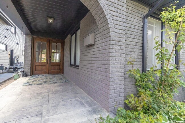 Foto del edificio - 1210 River Rd