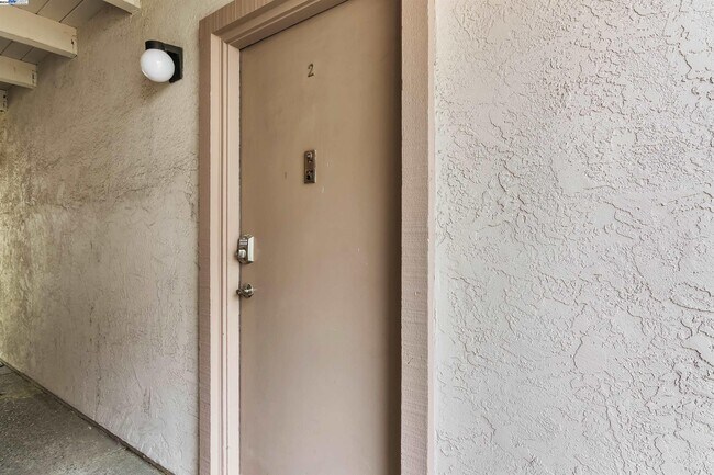 Building Photo - 385 Camelback Rd