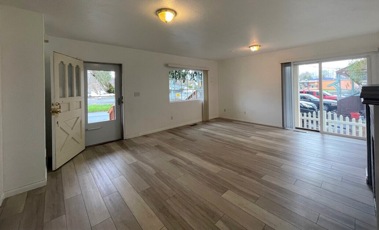 146 NW 10th Dr, Gresham, OR 97030 Townhome Rentals in Gresham OR