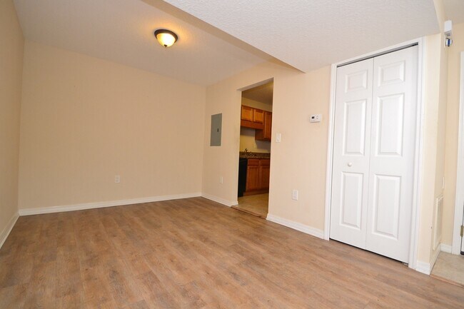 Foto del edificio - Lovely Winter Springs Condo ~ Vinyl Plank Flooring and Large Screened Patio!