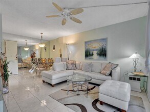 Building Photo - 3113 S Ocean Dr