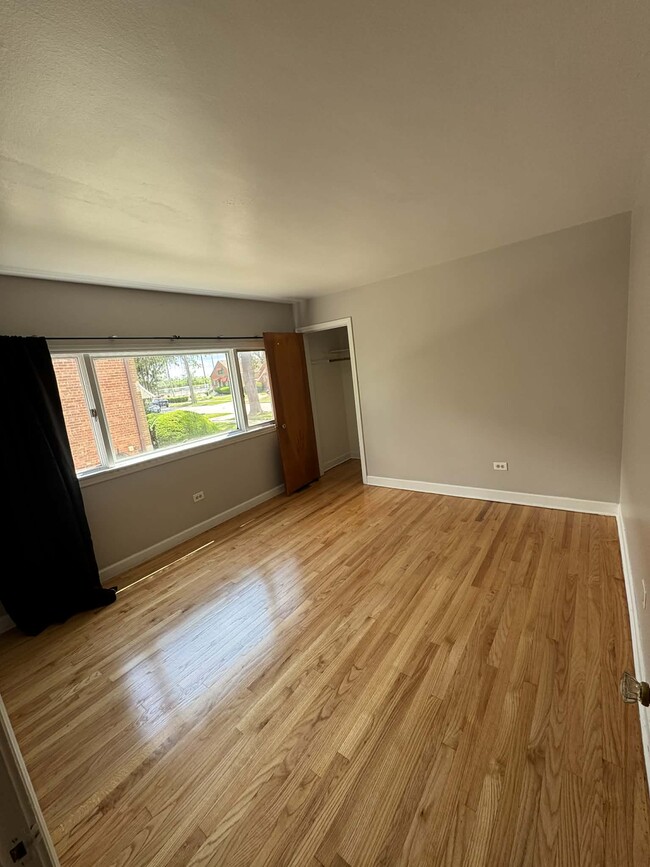 Building Photo - 2529 S 14th Ave