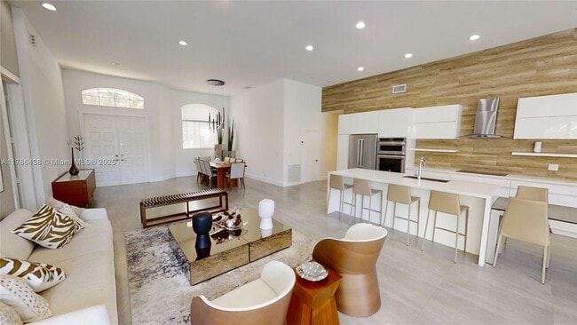 Building Photo - 3050 Lakewood Dr