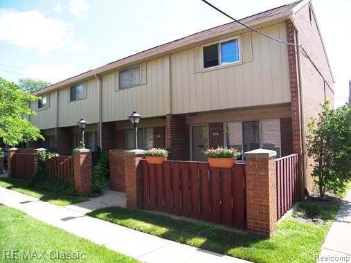 Primary Photo - 323 W Lincoln Ave
