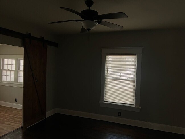 Foto del edificio - 1366 Bryan Ave