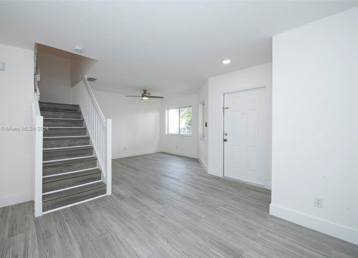 Foto principal - 935 SW 143rd Ave