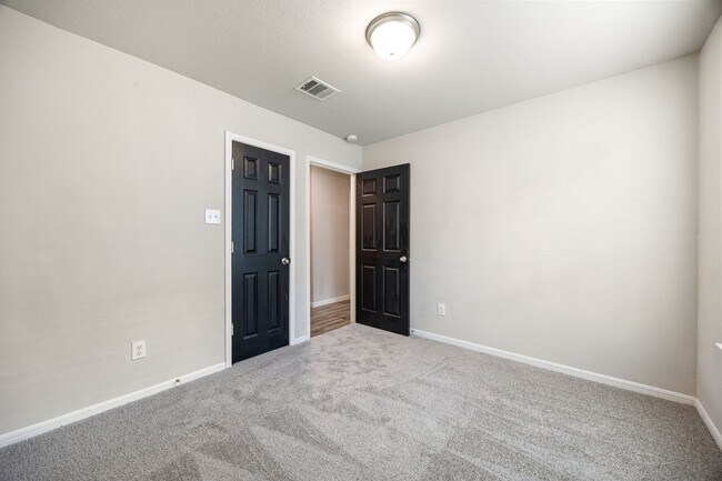 Building Photo - 22630 Rosebush Hl Rd