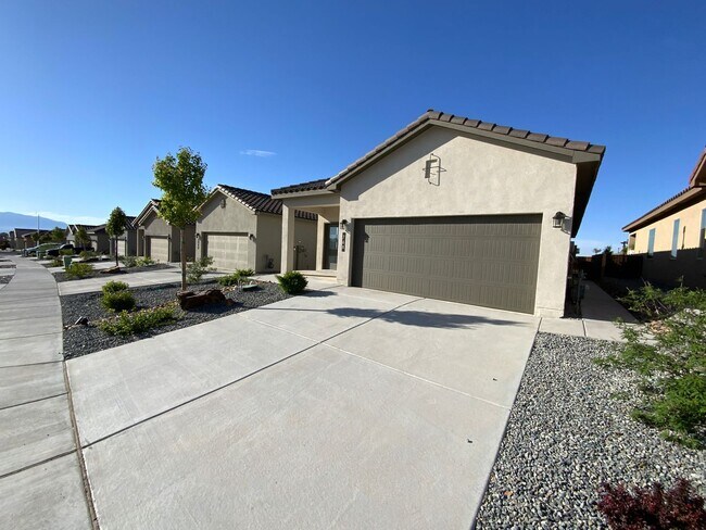 Foto del edificio - 3 Bedroom Single Story Home Available Near...