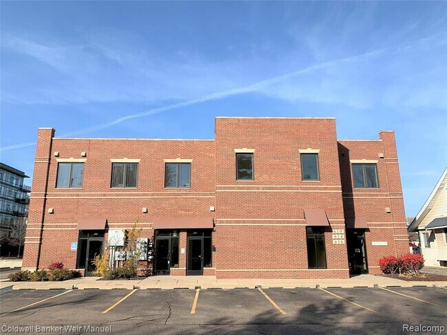 Foto del edificio - 616 E Eleven Mile Rd