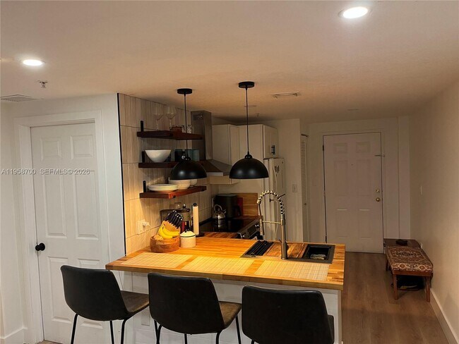 Foto del edificio - 218 SW 8th Ave