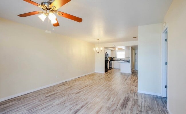Building Photo - 706 SE 13th Ct