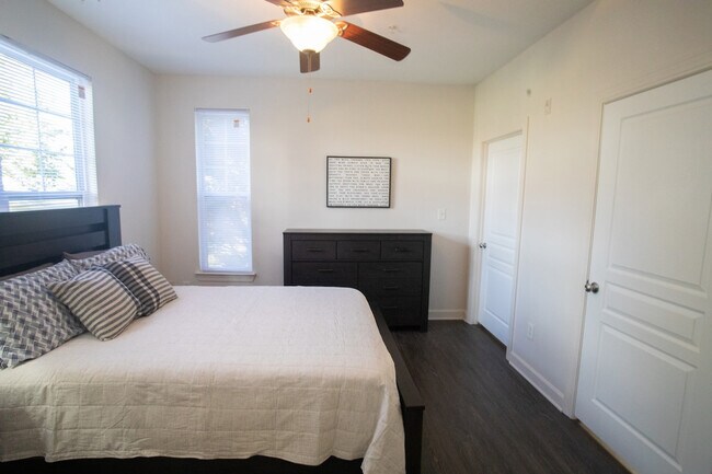 Foto del edificio - 8122 Hydon Dawn Ln
