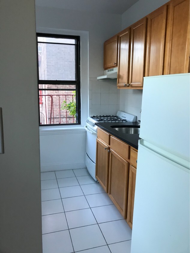 Primary Photo - 49-15 Skillman Ave