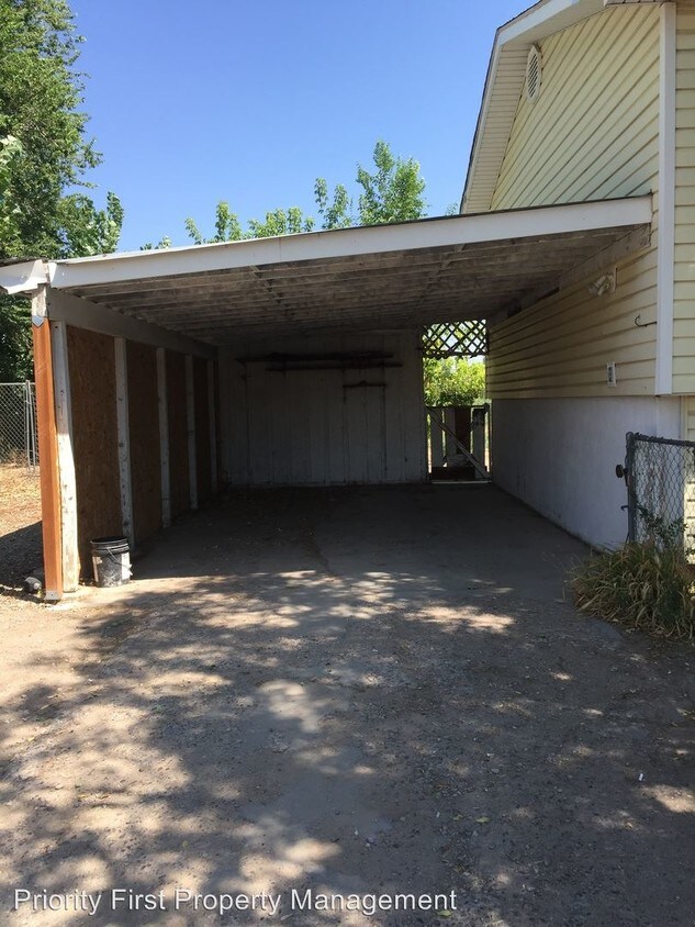 Building Photo - 4 br, 2 bath House - 99 E 600 S
