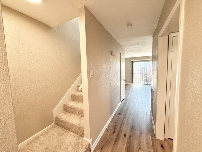 Building Photo - 7980 Grove Ridge Dr