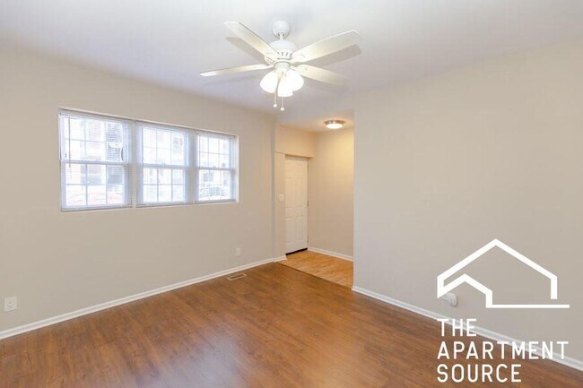 Foto del edificio - 2445 N Clybourn Ave