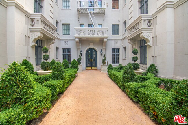 Foto del edificio - 308 N Sycamore Ave