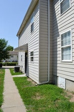 Building Photo - 815-817 Bluemont Ave