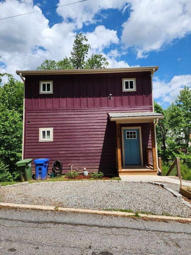 210 Fairfax Ave, Asheville, NC 28806 House Rental in Asheville, NC