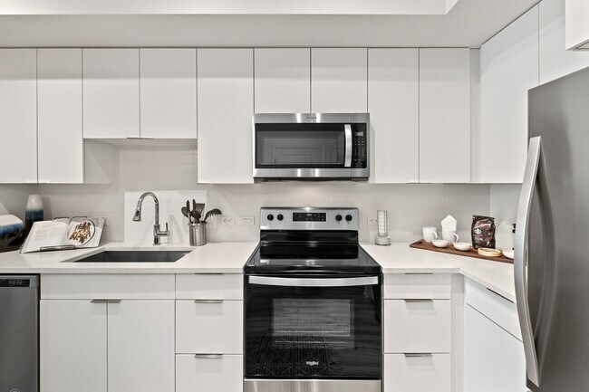 Building Photo - Avalon Miramar Park Place