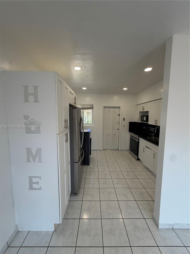 Foto del edificio - 3112 SW 16th St