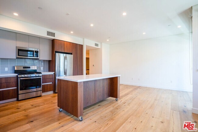 Foto del edificio - 938 Orange Grove Ave