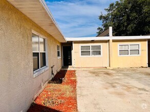 Building Photo - 1907 Park Manor Dr