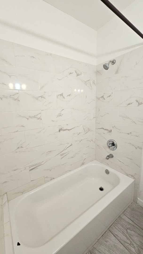 Foto del edificio - 1354 Crestwood St