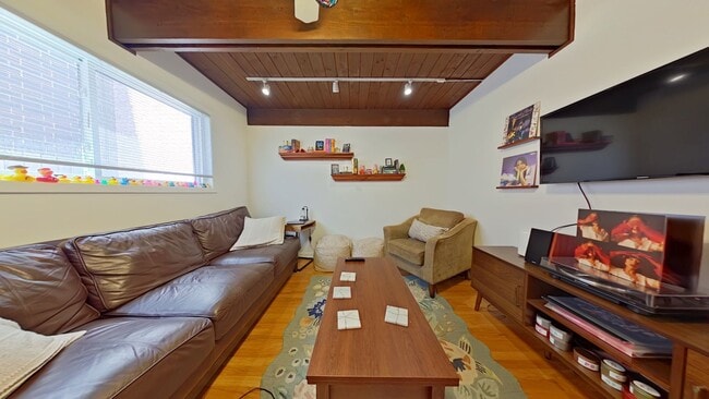Photo - 719 W Buckingham Pl Apartment