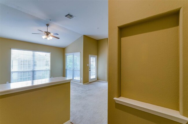 Foto del edificio - 6607 Lake Woodlands Dr