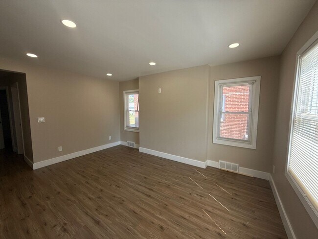 Foto del edificio - Freshly Renovated 3-Bedroom Home – Quality...