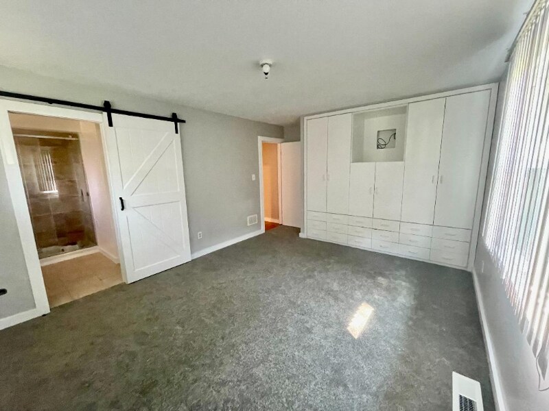 Foto del edificio - 685 Charlotte Ct