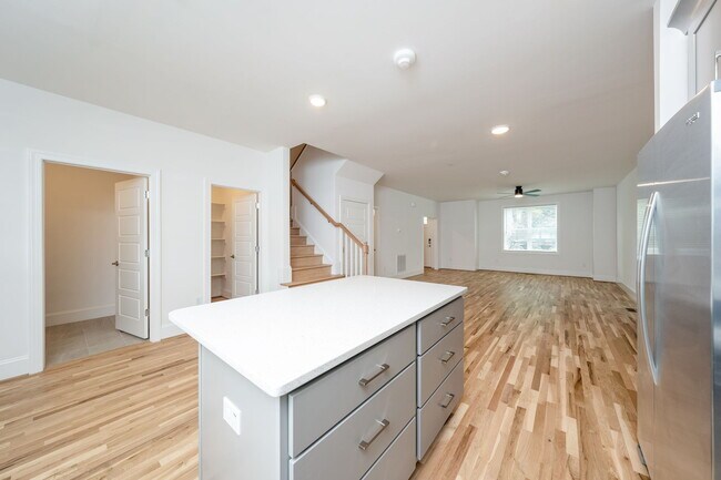 Foto del edificio - 3829 Lands End Ct