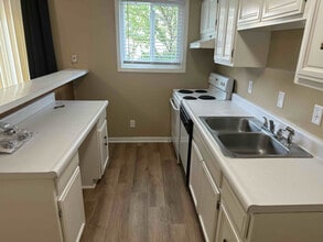 Building Photo - 2500 Redwood Ct