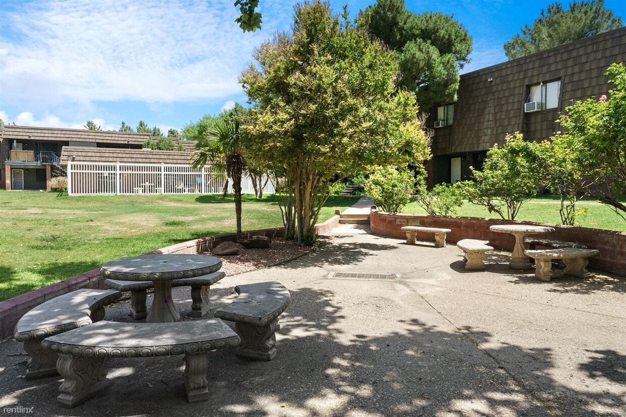 Primary Photo - 506 W Orchard Ln