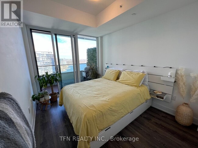 Building Photo - 20 Shore Breeze Dr