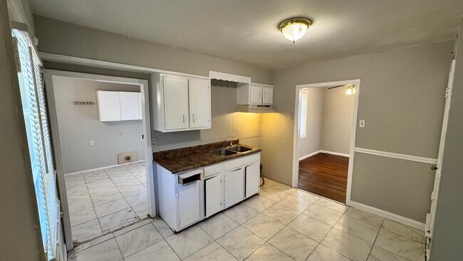 Building Photo - 4956 Durbin Ave