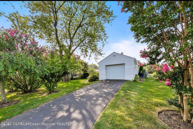 Building Photo - 120 Hulick Pl
