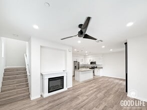Building Photo - 950 E Drapery Ln