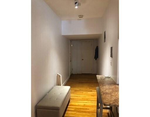 Building Photo - 236 Beacon St