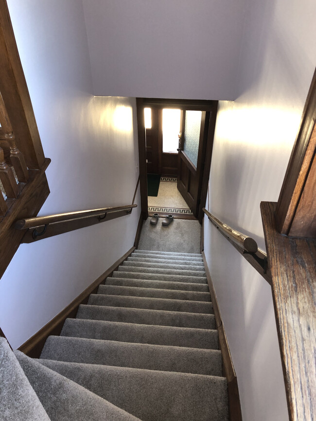 Private Stairwell - 3941 N Wayne Ave